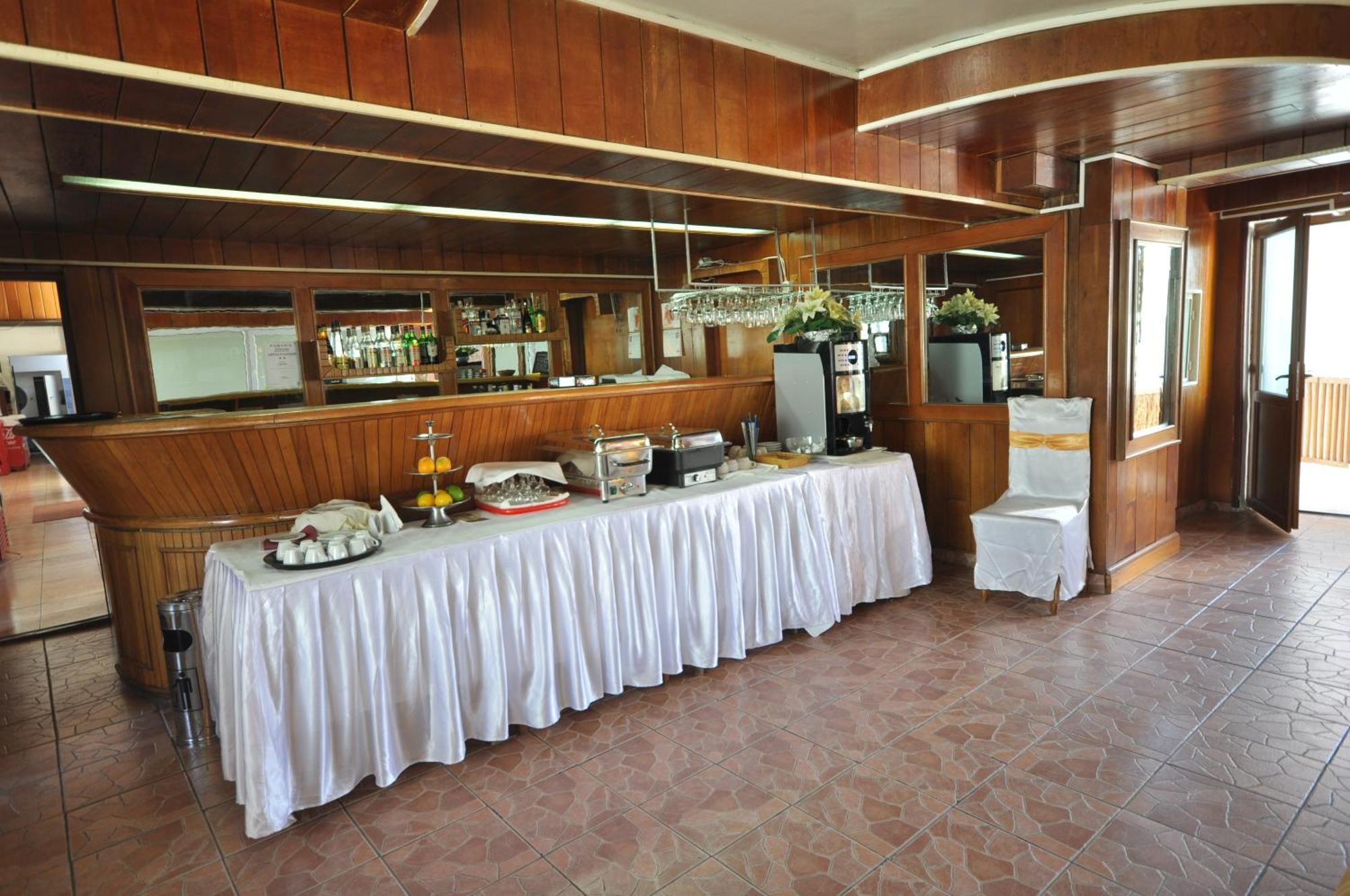 Hotel Dobrogea Констанца Ресторант снимка